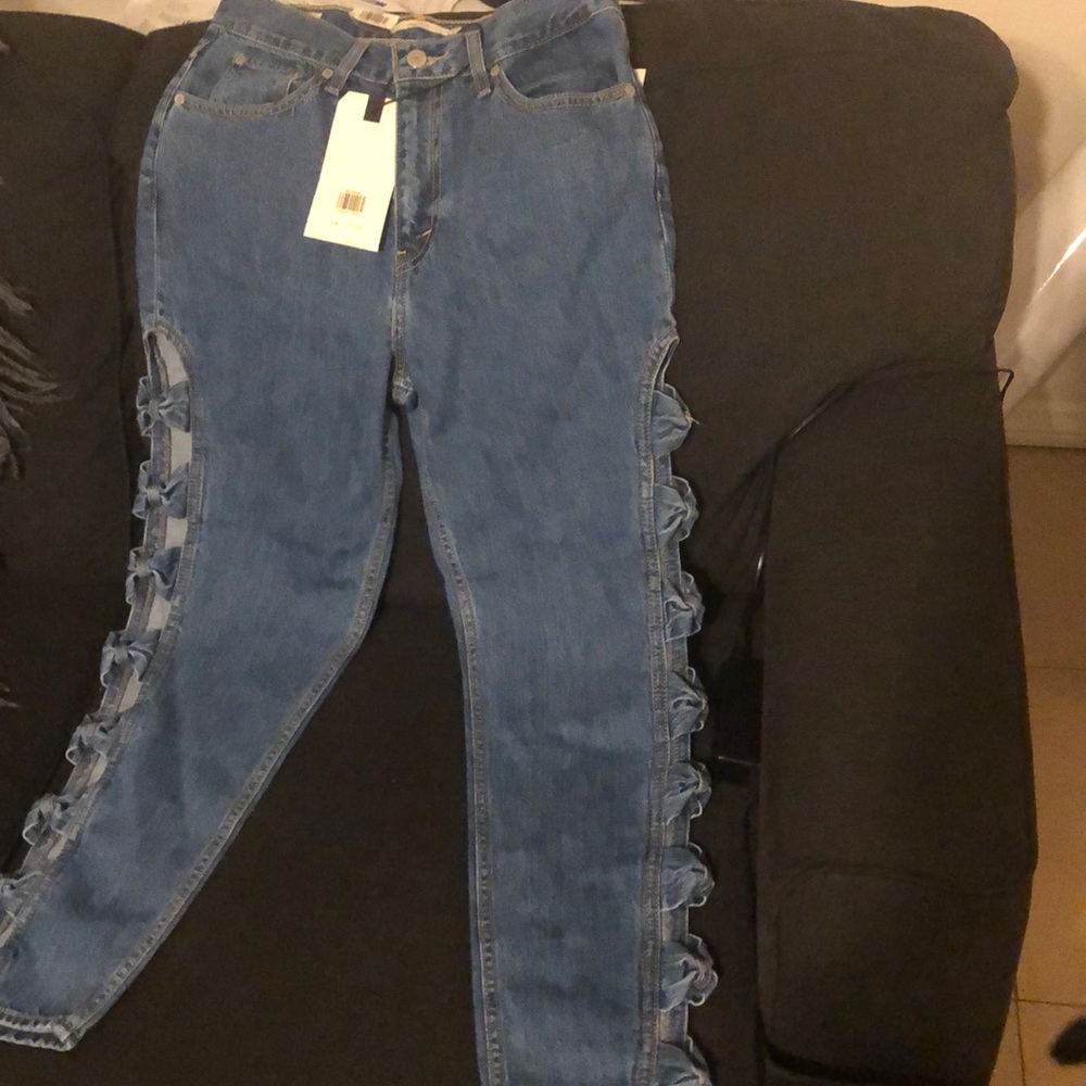 LEVIS MOM JEANS AUTHENTIC AVAILABLE SIZE 27 or 28